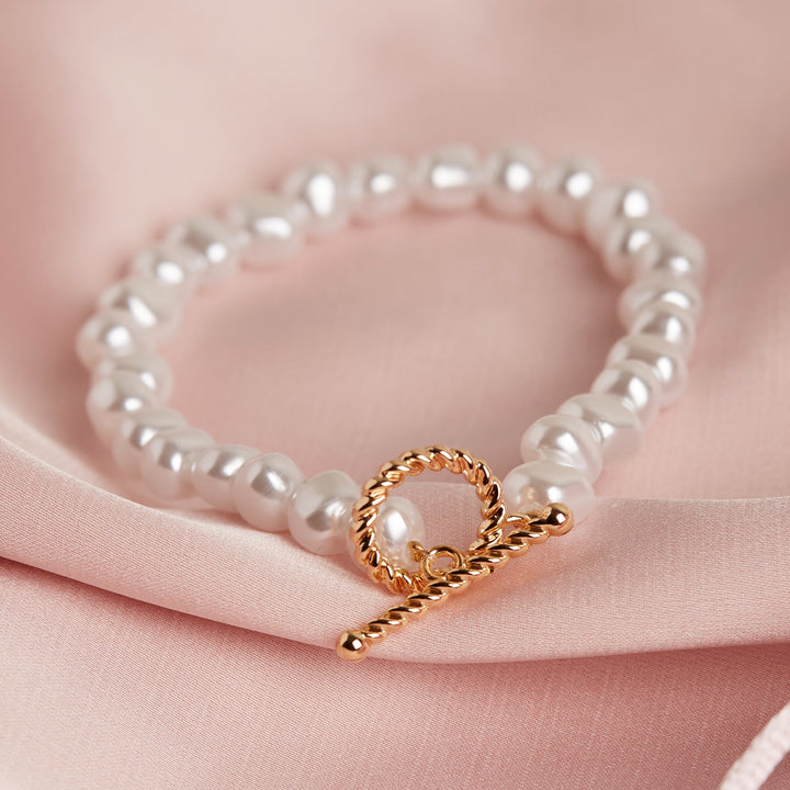 Pearl Bar & Clasp Bracelet